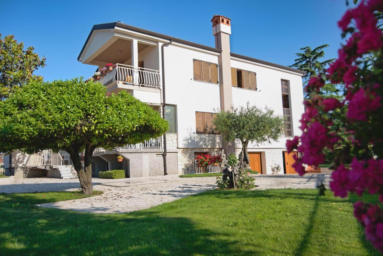 Apartments Vili Umag Exteriör bild
