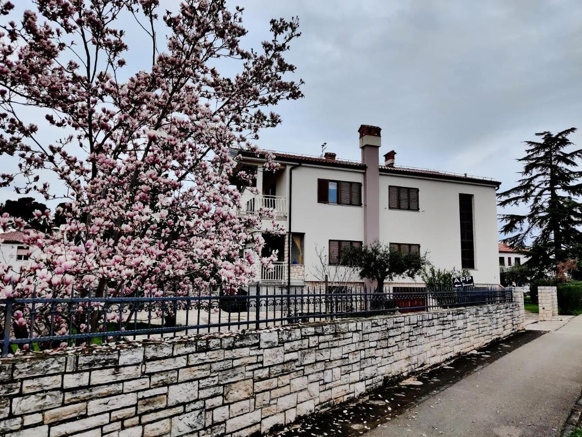Apartments Vili Umag Exteriör bild